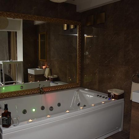 Central Business Apartments Jacuzzi Belgrado Habitación foto
