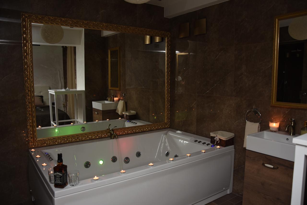 Central Business Apartments Jacuzzi Belgrado Habitación foto